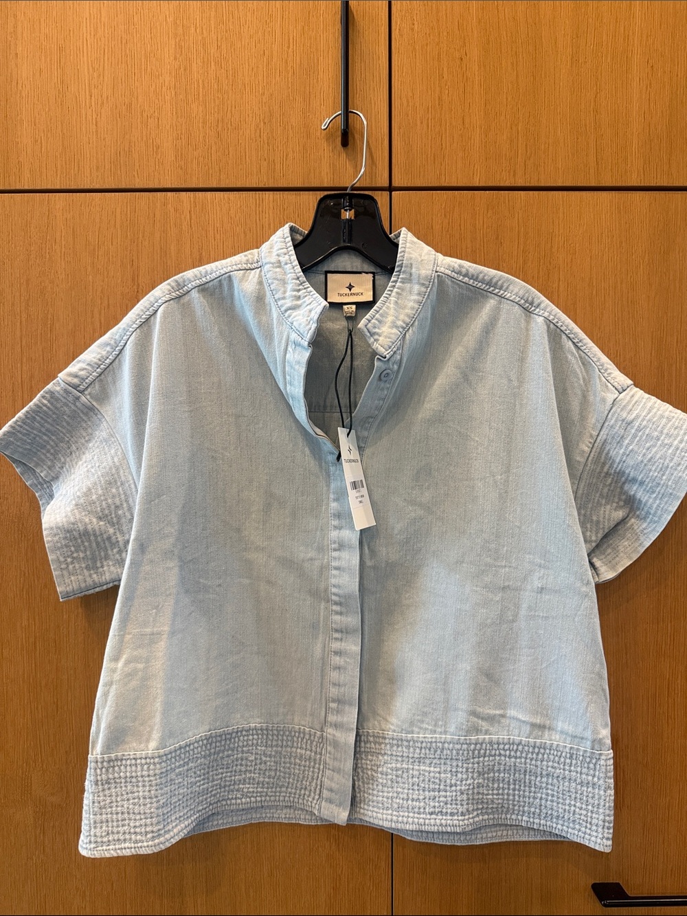 Tuckernuck Trapunto Stitch Sofia light wash denim Shirt Size Xsmall NWT - Picture 2 of 9